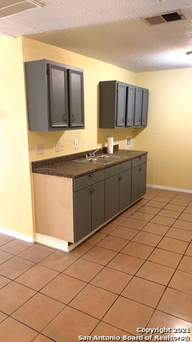 Image 3 of 14 For 7615 Windsor Oaks