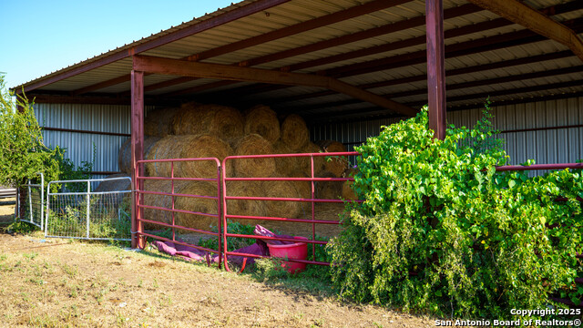 Listing photo id 8 for 2525 Fm 2623