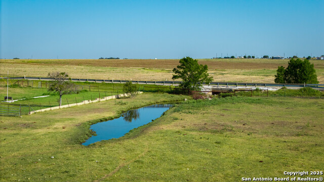 Listing photo id 1 for 2525 Fm 2623