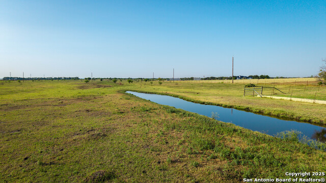 Listing photo id 2 for 2525 Fm 2623