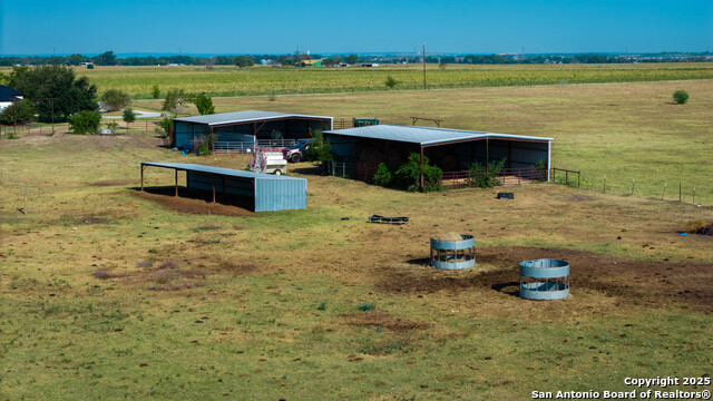 Listing photo id 3 for 2525 Fm 2623