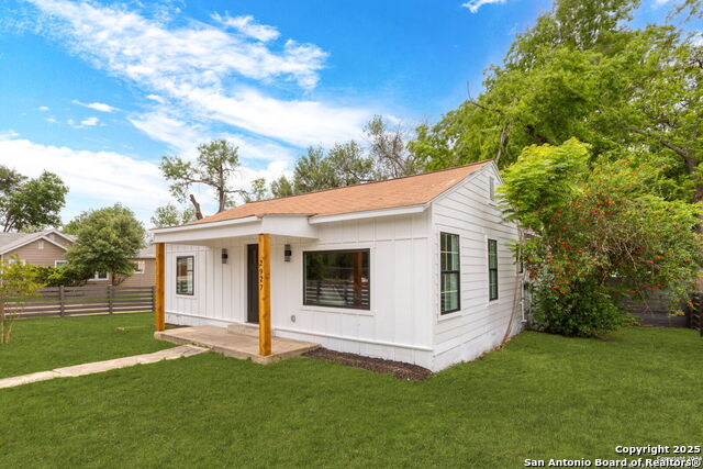 Image 2 of 23 For 2927 New Braunfels