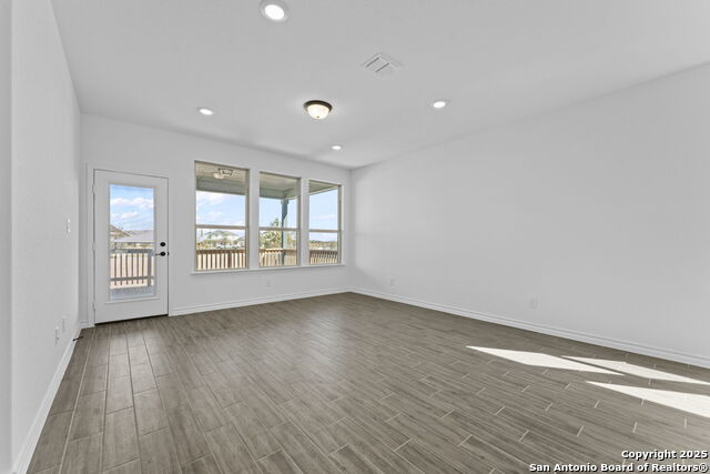 Image 13 of 26 For 4007 Paddock Trl