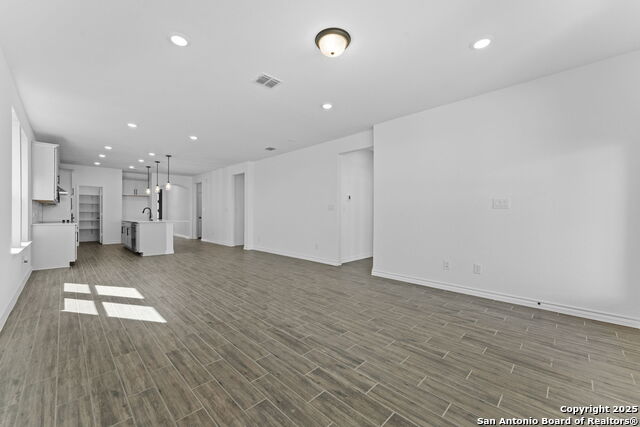 Image 14 of 26 For 4007 Paddock Trl