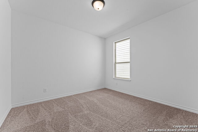 Image 18 of 26 For 4007 Paddock Trl