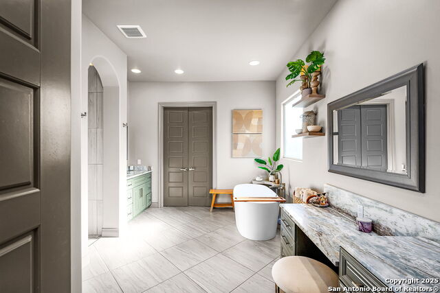 Image 21 of 39 For 2447 Wallaby Circle