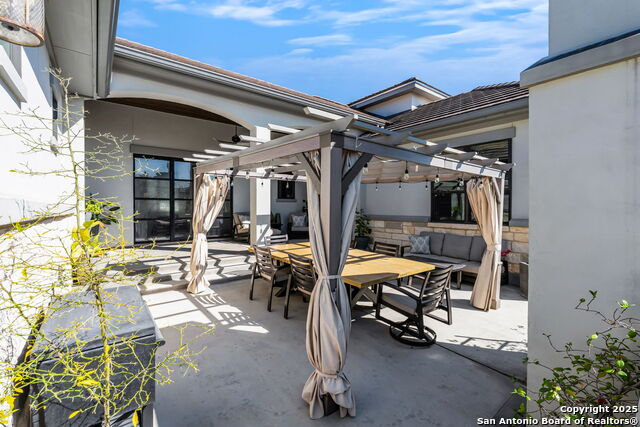 Image 26 of 39 For 2447 Wallaby Circle