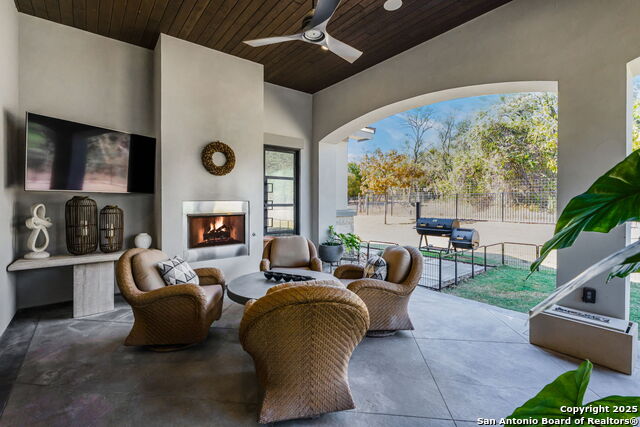 Image 27 of 39 For 2447 Wallaby Circle