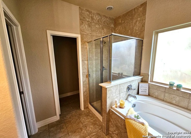 Image 3 of 14 For 729 Community