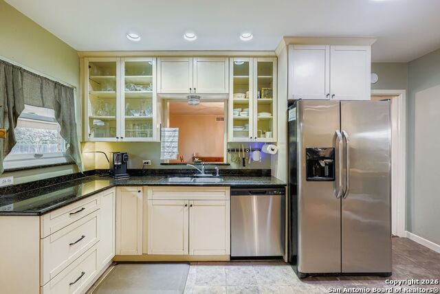 Image 10 of 27 For 615 Cave  