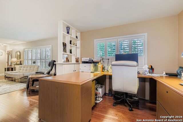 Image 12 of 27 For 615 Cave  