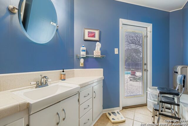 Image 16 of 27 For 615 Cave  