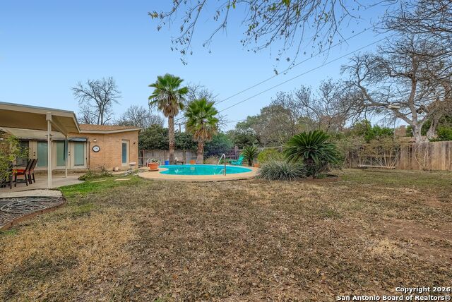 Image 25 of 27 For 615 Cave  