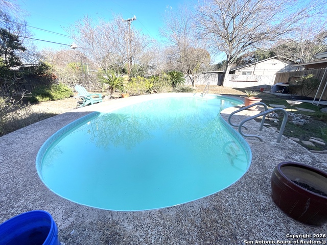 Image 26 of 27 For 615 Cave  