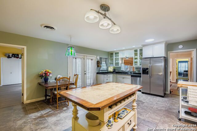 Image 9 of 27 For 615 Cave  