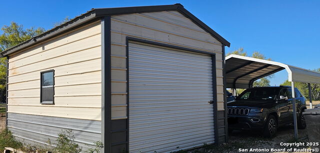 Image 16 of 17 For 275 Trail W