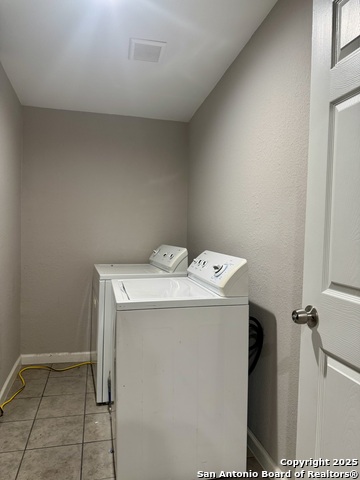 Image 14 of 16 For 418 Fargo  