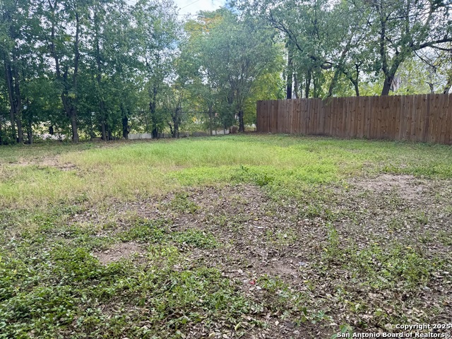 Image 15 of 16 For 418 Fargo  