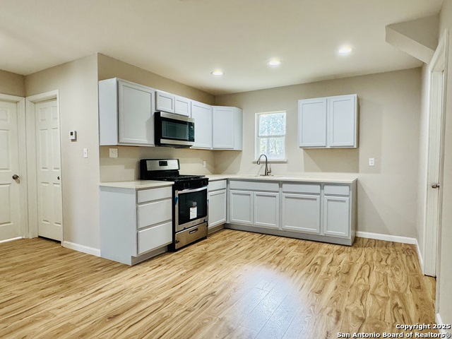 Image 3 of 16 For 418 Fargo  