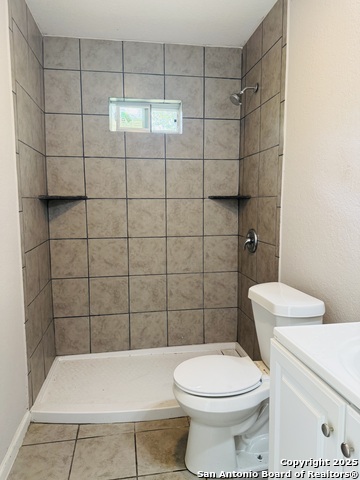 Image 4 of 16 For 418 Fargo  