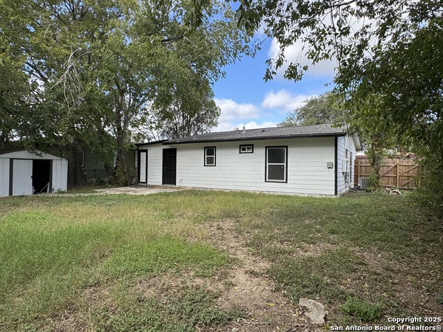 Image 5 of 16 For 418 Fargo  