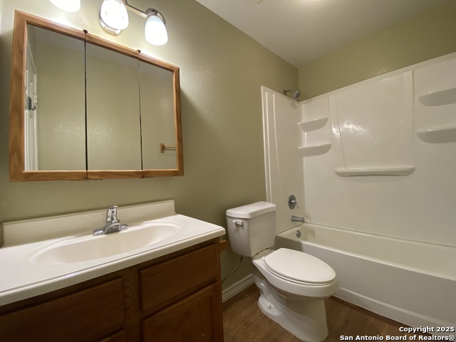 Image 6 of 10 For 640 Pleasanton A