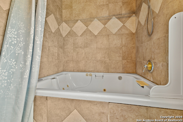 Image 15 of 32 For 9658 Foster S