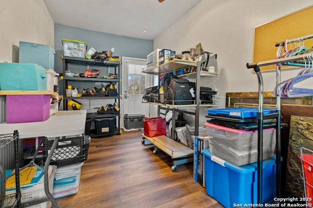 Image 17 of 32 For 9658 Foster S