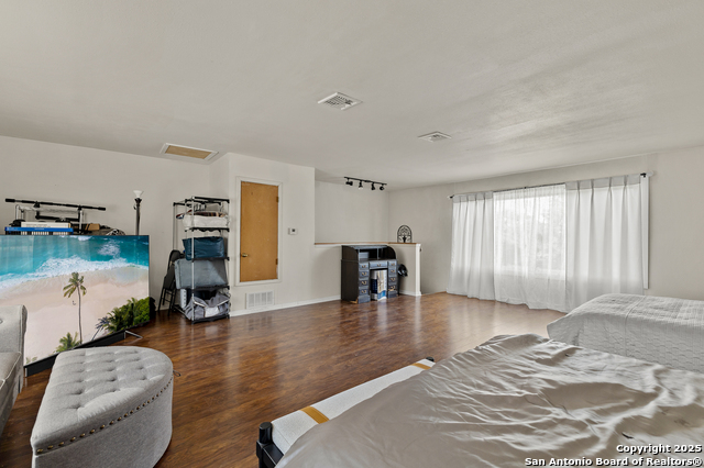 Image 19 of 32 For 9658 Foster S