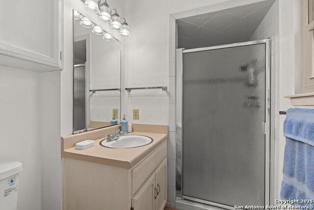 Image 16 of 28 For 4907 Babson