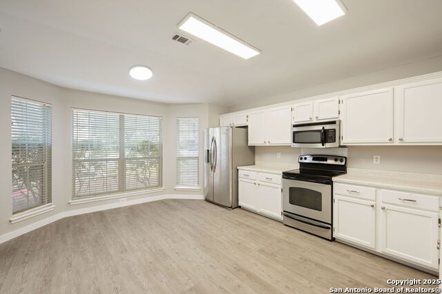 Listing photo id 8 for 1102 Cougar Country