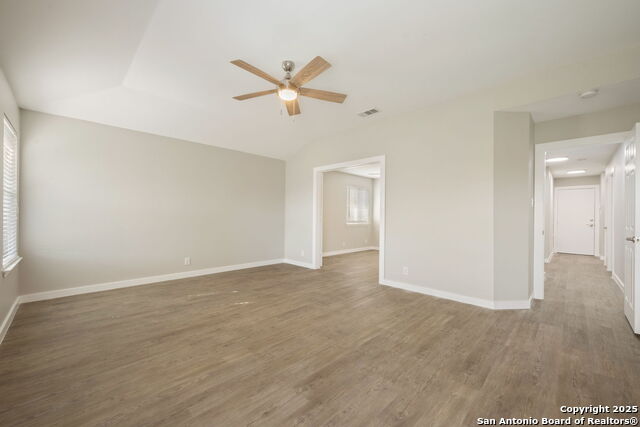 Listing photo id 18 for 1102 Cougar Country