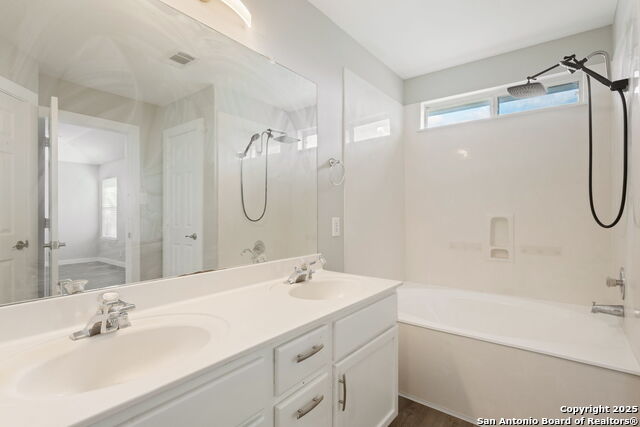 Listing photo id 21 for 1102 Cougar Country