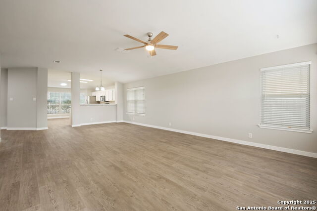 Listing photo id 5 for 1102 Cougar Country