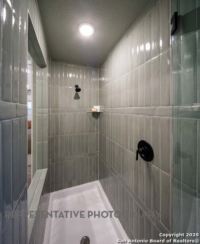 Listing photo id 19 for 383 White Oak