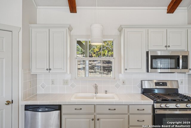 Listing photo id 7 for 174 Cedar Rock Trail