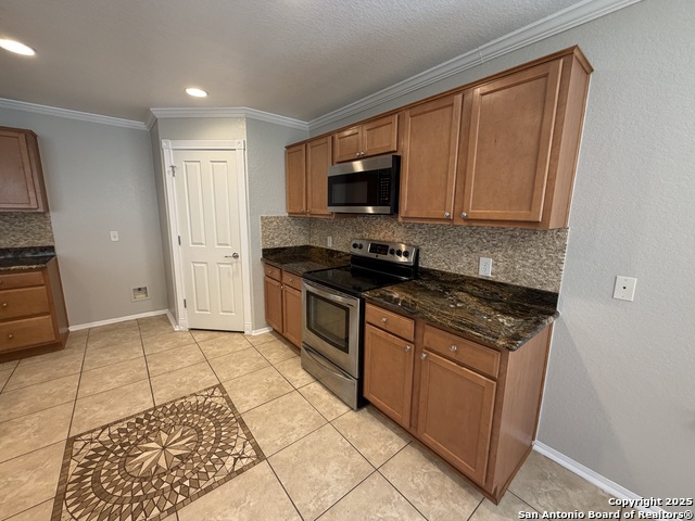 Listing photo id 9 for 5408 Columbia Dr