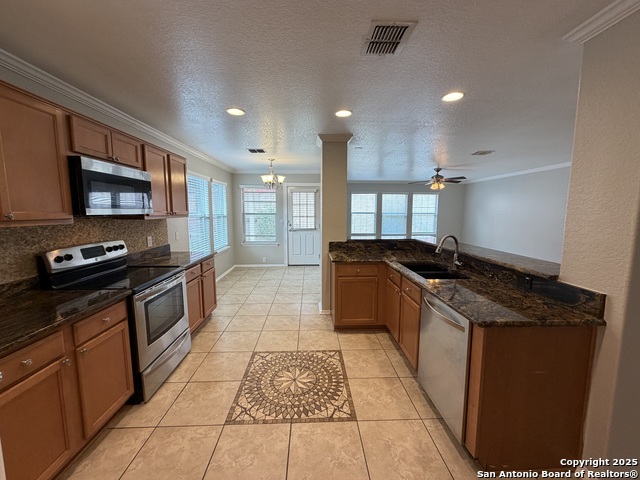 Listing photo id 11 for 5408 Columbia Dr