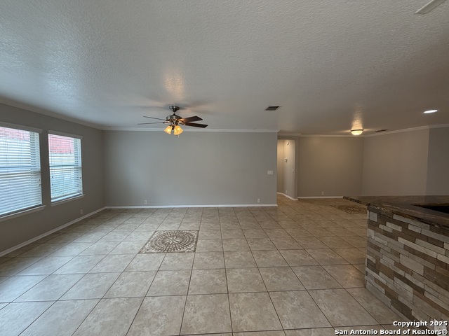 Listing photo id 12 for 5408 Columbia Dr