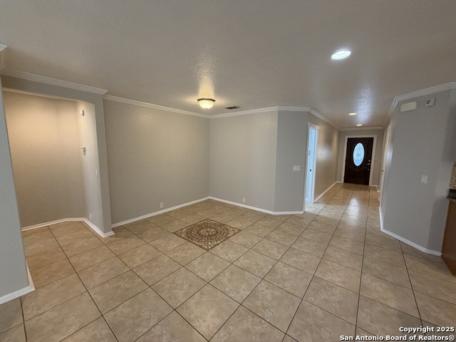 Listing photo id 13 for 5408 Columbia Dr