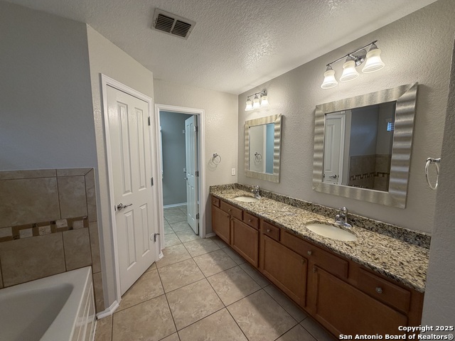 Listing photo id 17 for 5408 Columbia Dr