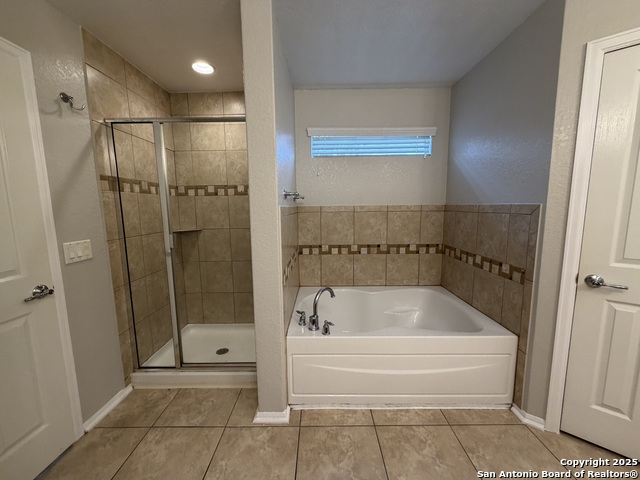 Listing photo id 19 for 5408 Columbia Dr