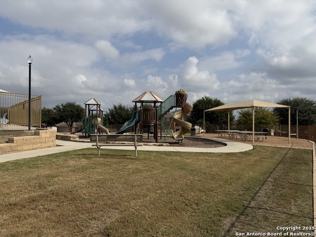 Listing photo id 29 for 5408 Columbia Dr