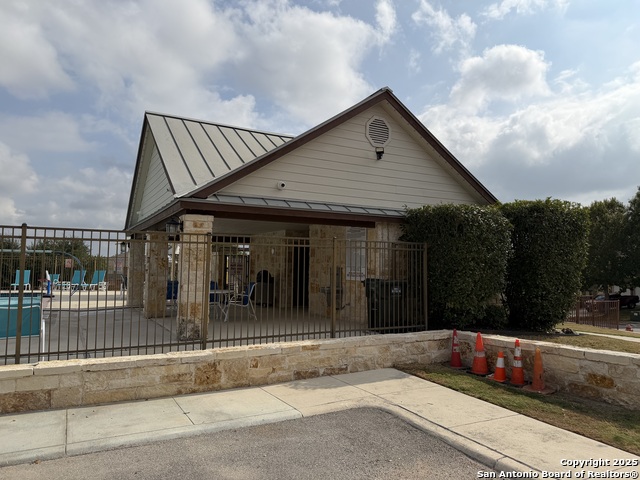 Listing photo id 32 for 5408 Columbia Dr