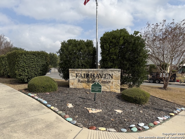 Listing photo id 33 for 5408 Columbia Dr