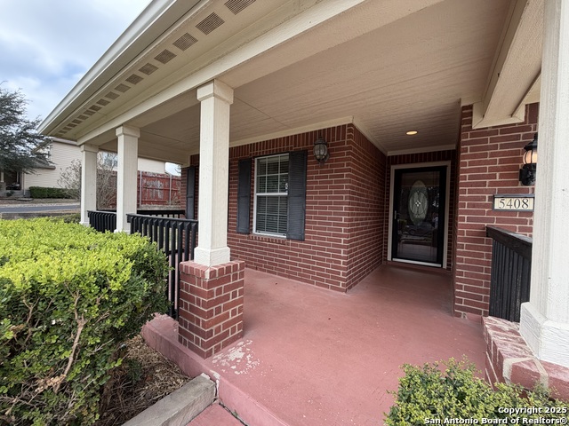 Listing photo id 3 for 5408 Columbia Dr