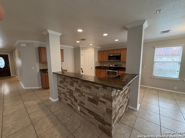 Listing photo id 6 for 5408 Columbia Dr