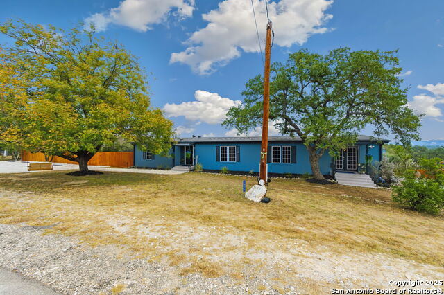 Image 4 of 44 For 1575 Live Oak Drive