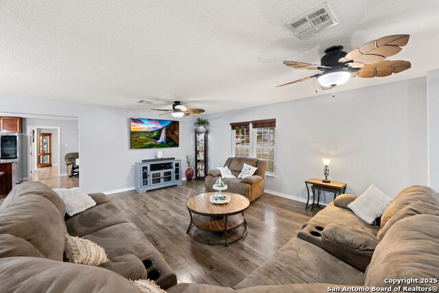 Image 8 of 44 For 1575 Live Oak Drive