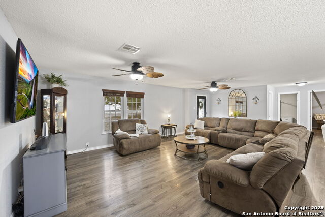 Image 9 of 44 For 1575 Live Oak Drive